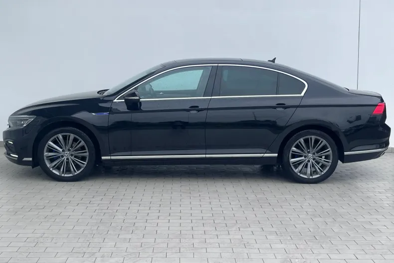 Volkswagen Passat din 2021 cu 158.137 km - oferta VOL132369 - foto 3