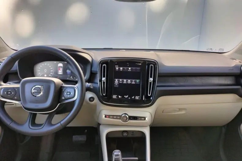 Volvo XC40 din 2023 cu 27.964 km - oferta VOL132390 - foto 9