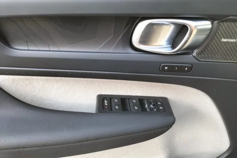 Volvo XC40 din 2023 cu 27.964 km - oferta VOL132390 - foto 16