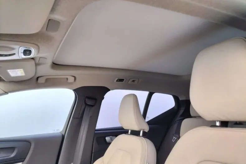 Volvo XC40 din 2023 cu 27.964 km - oferta VOL132390 - foto 17