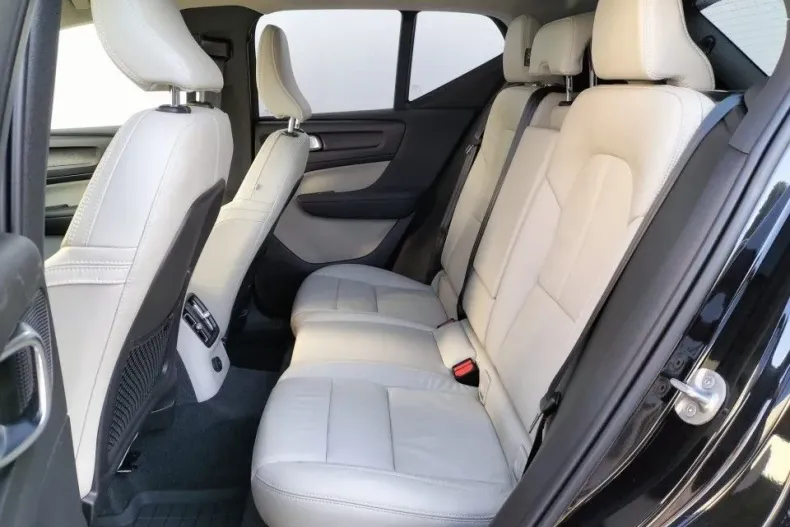 Volvo XC40 din 2023 cu 27.964 km - oferta VOL132390 - foto 19