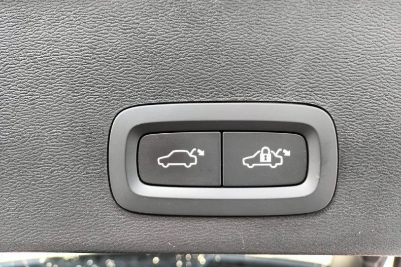 Volvo XC40 din 2023 cu 27.964 km - oferta VOL132390 - foto 20