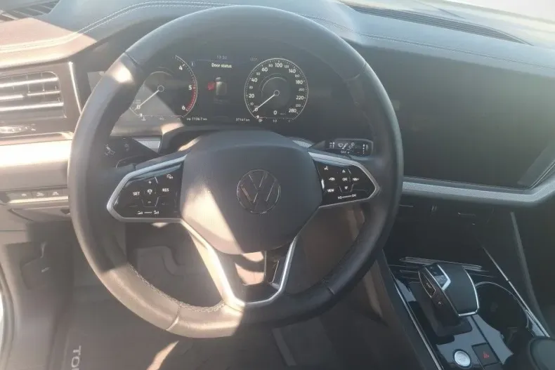 Volkswagen Touareg din 2023 cu 37.142 km - oferta VOL132398 - foto 10