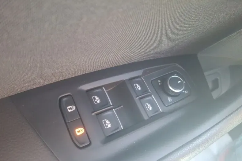 Volkswagen Touareg din 2023 cu 37.142 km - oferta VOL132398 - foto 12