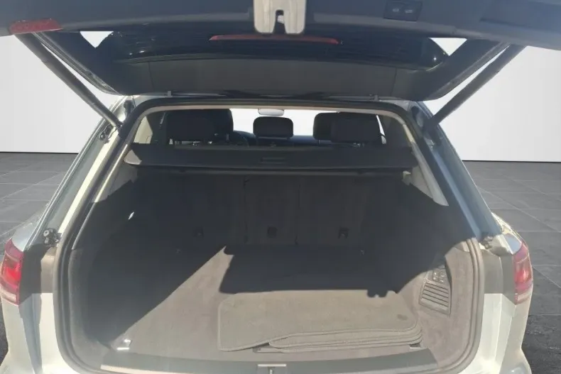 Volkswagen Touareg din 2023 cu 37.142 km - oferta VOL132398 - foto 17