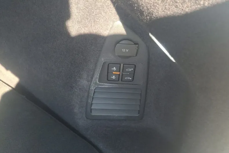 Volkswagen Touareg din 2023 cu 37.142 km - oferta VOL132398 - foto 21