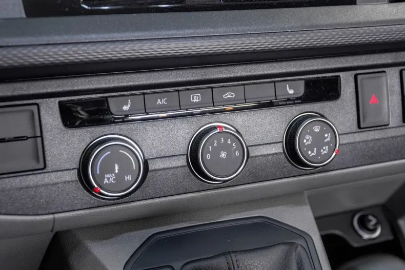 Volkswagen Transporter din 2024 cu 13.943 km - oferta VOL132400 - foto 19