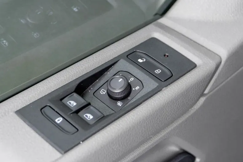 Volkswagen Transporter din 2024 cu 13.943 km - oferta VOL132400 - foto 22