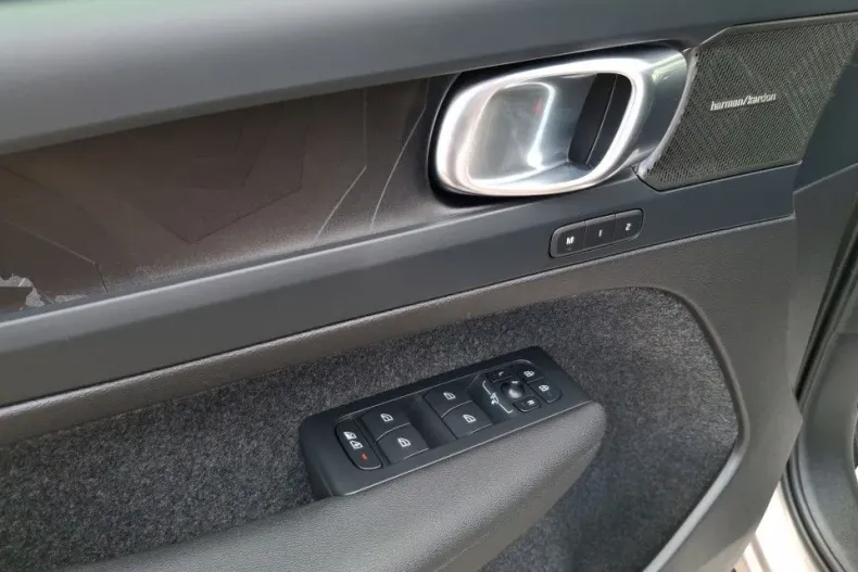 Volvo XC40 din 2023 cu 28.740 km - oferta VOL132409 - foto 10