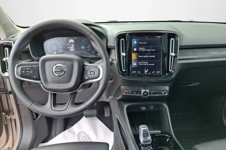 Volvo XC40 din 2023 cu 28.740 km - oferta VOL132409 - foto 12