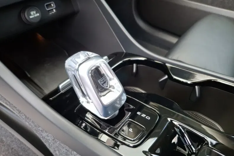 Volvo XC40 din 2023 cu 28.740 km - oferta VOL132409 - foto 17