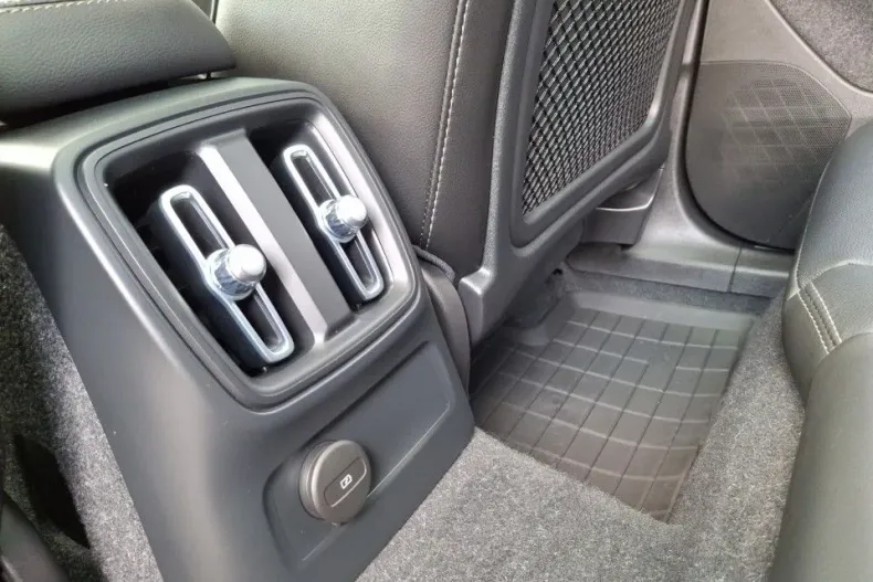 Volvo XC40 din 2023 cu 28.740 km - oferta VOL132409 - foto 20