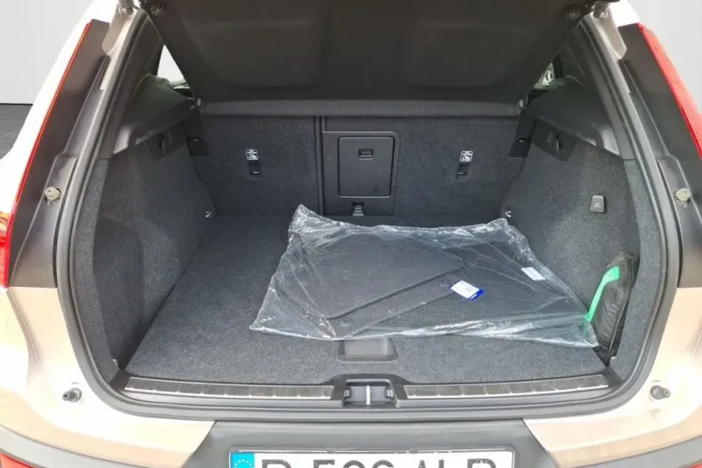 Volvo XC40 din 2023 cu 28.740 km - oferta VOL132409 - foto 23