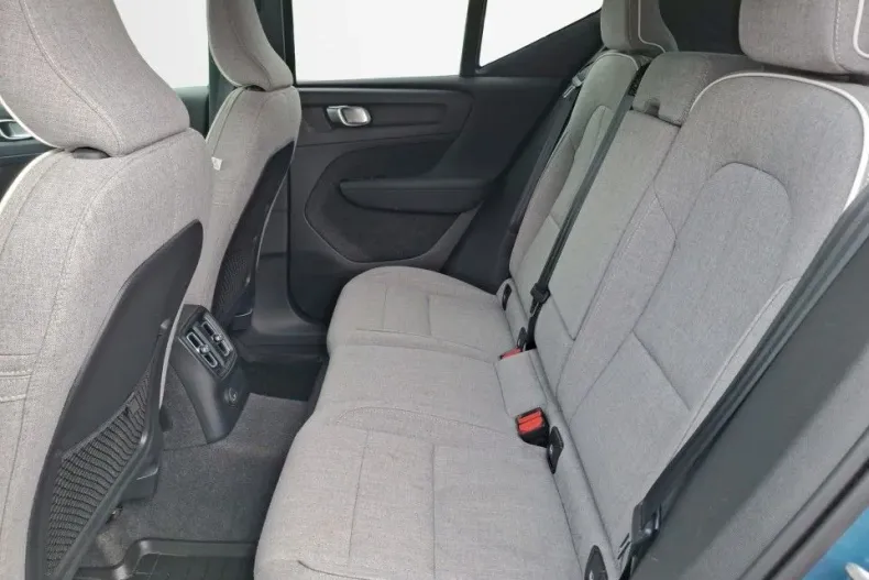 Volvo XC40 din 2023 cu 13.769 km - oferta VOL132421 - foto 13