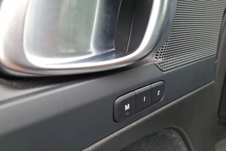 Volvo XC40 din 2023 cu 13.769 km - oferta VOL132421 - foto 18