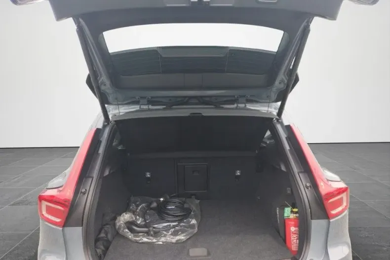 Volvo XC40 din 2022 cu 29.247 km - oferta VOL132427 - foto 17