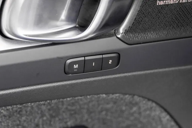 Volvo XC40 din 2023 cu 11.000 km - oferta VOL132430 - foto 24