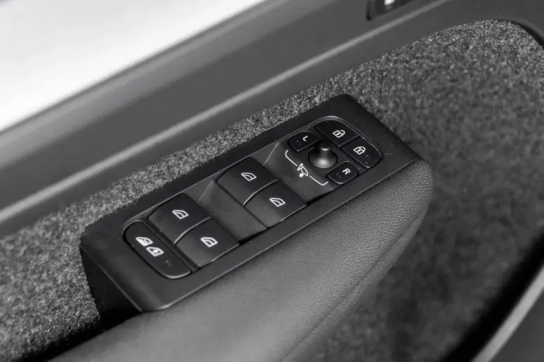 Volvo XC40 din 2023 cu 11.000 km - oferta VOL132430 - foto 25