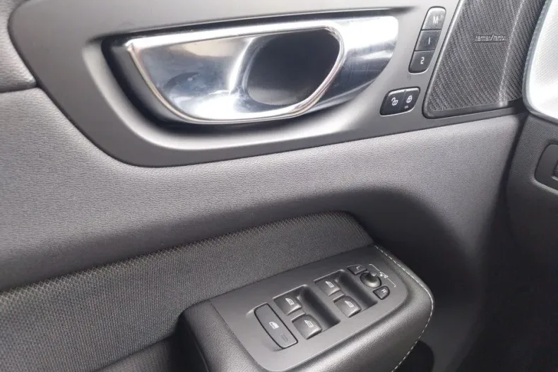 Volvo XC60 din 2021 cu 62.500 km - oferta VOL132433 - foto 12