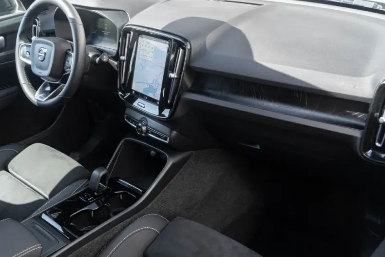 Volvo XC40 din 2023 cu 41.723 km - oferta VOL132438 - foto 15