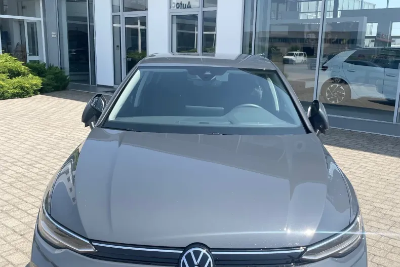 Volkswagen Golf din 2025 cu 3.700 km - oferta VOL132478 - foto 3