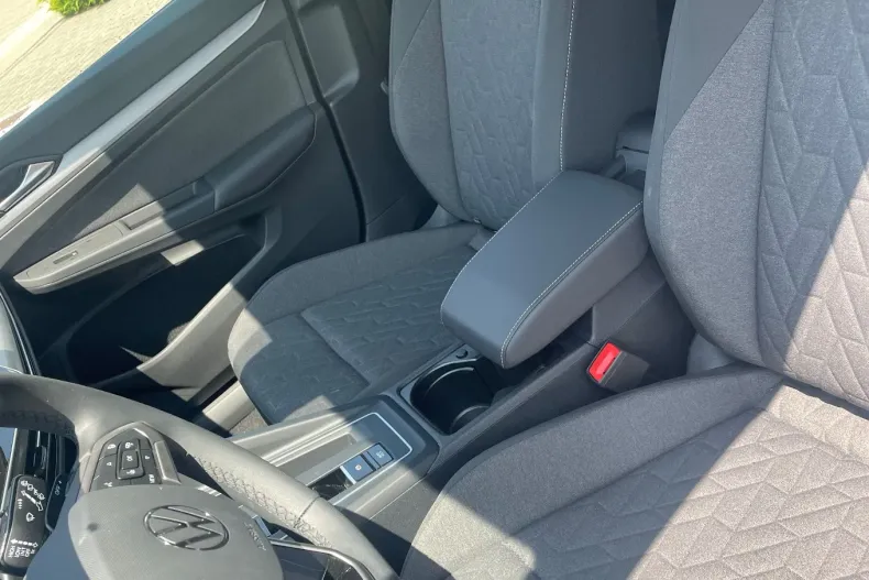 Volkswagen Golf din 2025 cu 3.700 km - oferta VOL132478 - foto 9