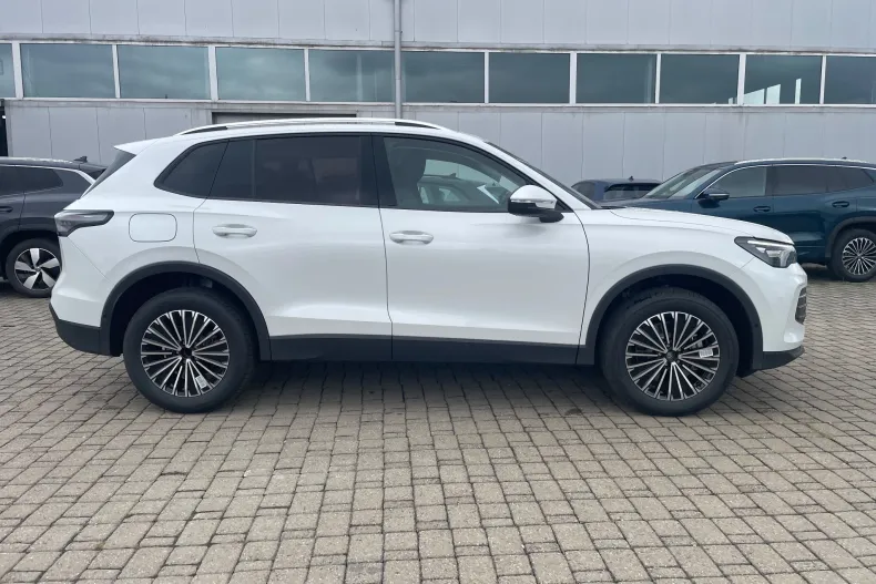 Volkswagen Tiguan din 2024 cu 8 km - oferta VOL132479 - foto 3