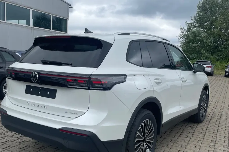 Volkswagen Tiguan din 2024 cu 8 km - oferta VOL132479 - foto 4