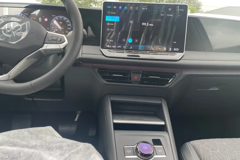 Volkswagen Tiguan din 2024 cu 8 km - oferta VOL132479 - foto 8