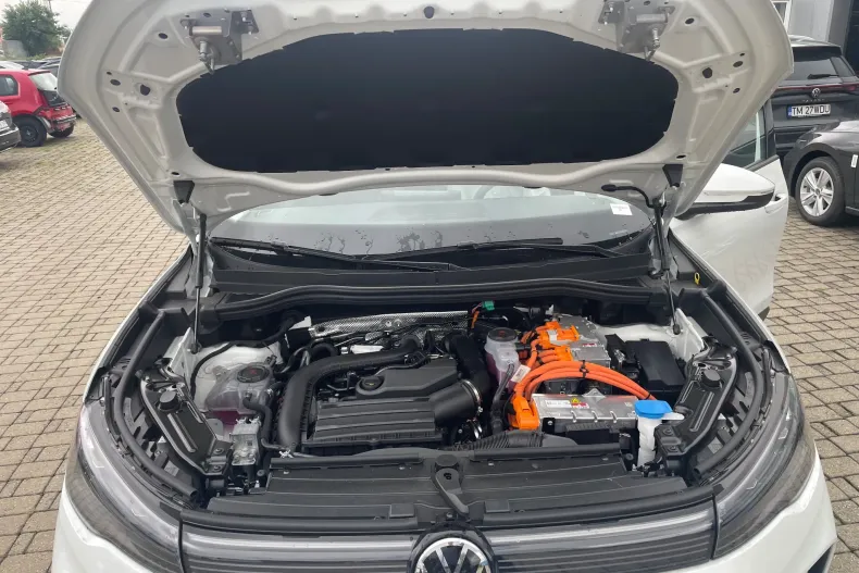 Volkswagen Tiguan din 2024 cu 8 km - oferta VOL132479 - foto 10