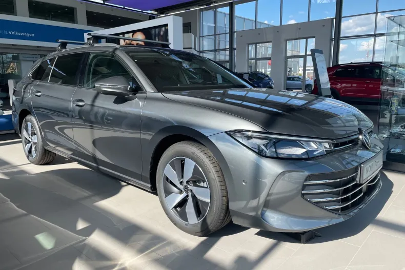 Volkswagen Passat din 2025 cu 2.500 km - oferta VOL132483 - foto 1