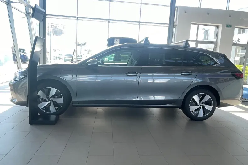 Volkswagen Passat din 2025 cu 2.500 km - oferta VOL132483 - foto 12