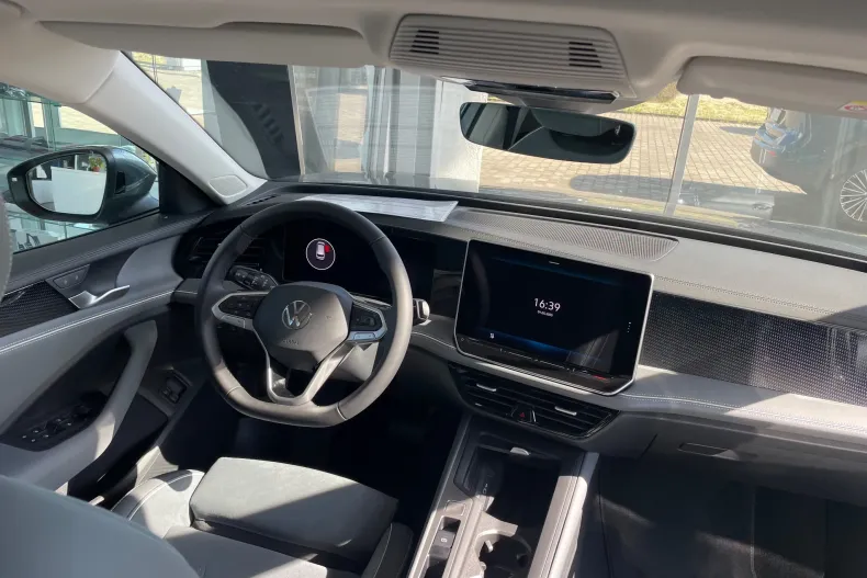 Volkswagen Passat din 2025 cu 2.500 km - oferta VOL132483 - foto 14