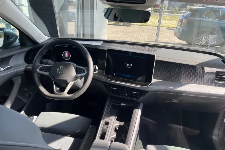 Volkswagen Passat din 2025 cu 2.500 km - oferta VOL132483 - foto 18