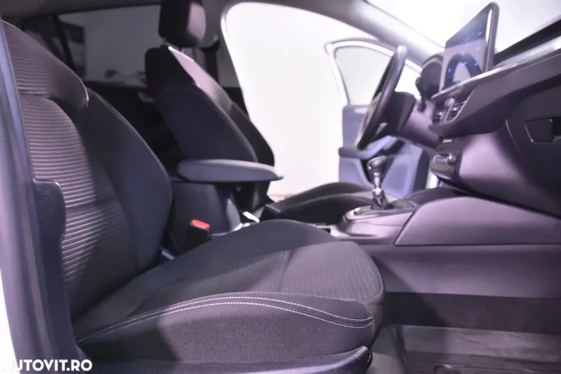 Ford Focus din 2022 cu 54.923 km - oferta FOR132549 - foto 11