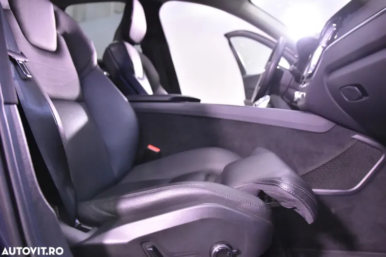 Volvo XC60 din 2020 cu 100.909 km - oferta VOL132672 - foto 11