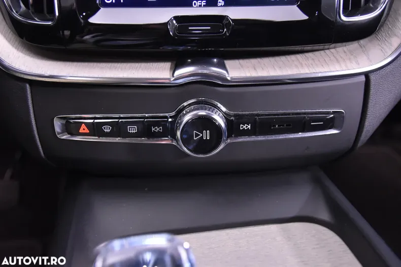 Volvo XC60 din 2020 cu 100.909 km - oferta VOL132672 - foto 17