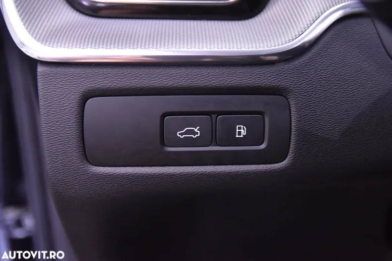 Volvo XC60 din 2022 cu 142.337 km - oferta VOL132688 - foto 14