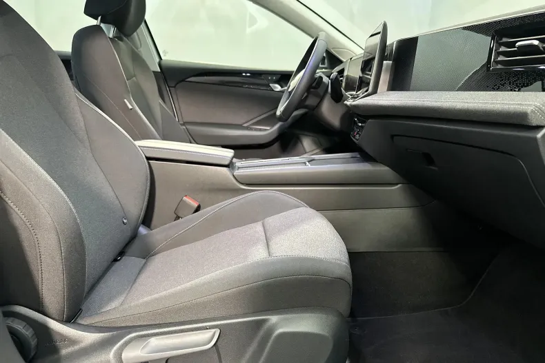 Volkswagen Passat din 2024 cu 5.500 km - oferta VOL132805 - foto 11