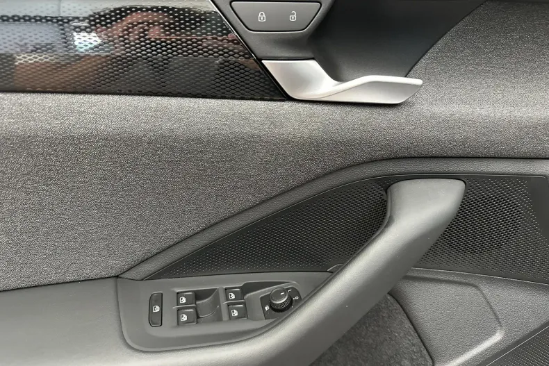 Volkswagen Passat din 2024 cu 5.500 km - oferta VOL132805 - foto 14