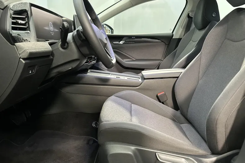 Volkswagen Passat din 2024 cu 5.500 km - oferta VOL132805 - foto 23