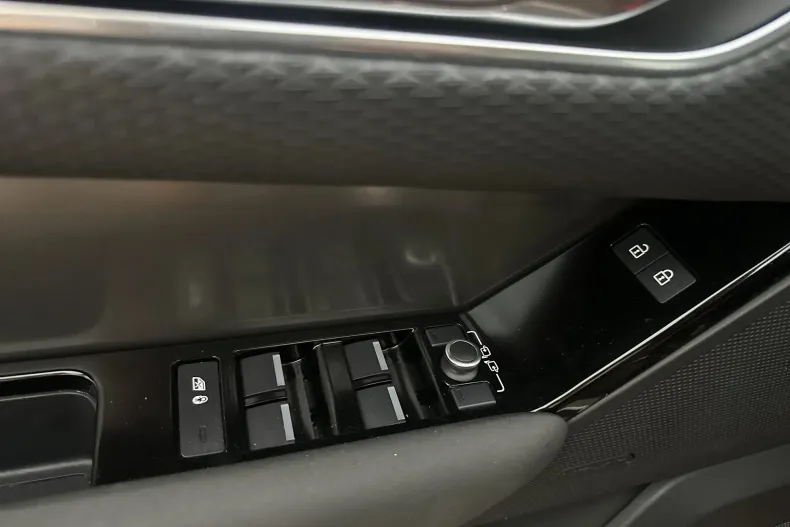 Land Rover Range Rover Velar din 2021 cu 59.954 km - oferta LAN132842 - foto 13