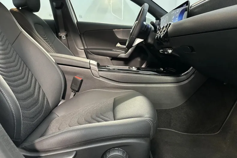 Mercedes-Benz A din 2024 cu 10.514 km - oferta MER132845 - foto 12