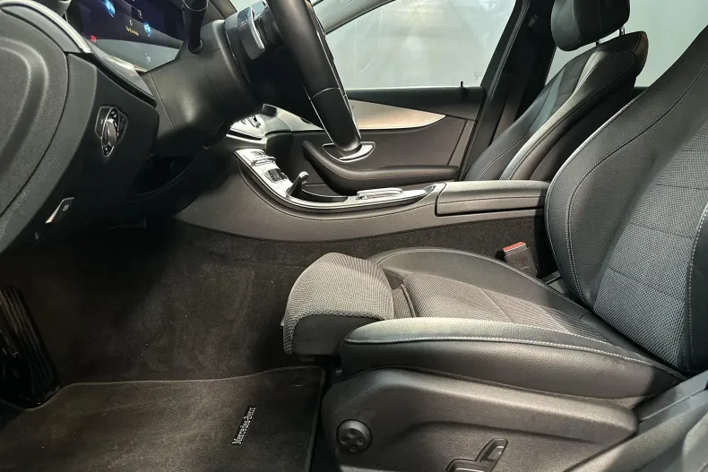 Mercedes-Benz E din 2021 cu 68.038 km - oferta MER132851 - foto 24