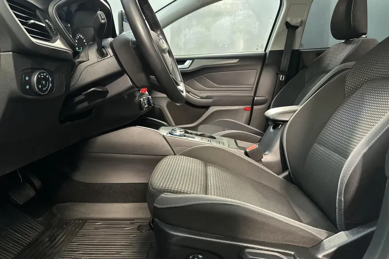 Ford Focus din 2022 cu 120.198 km - oferta FOR132852 - foto 23