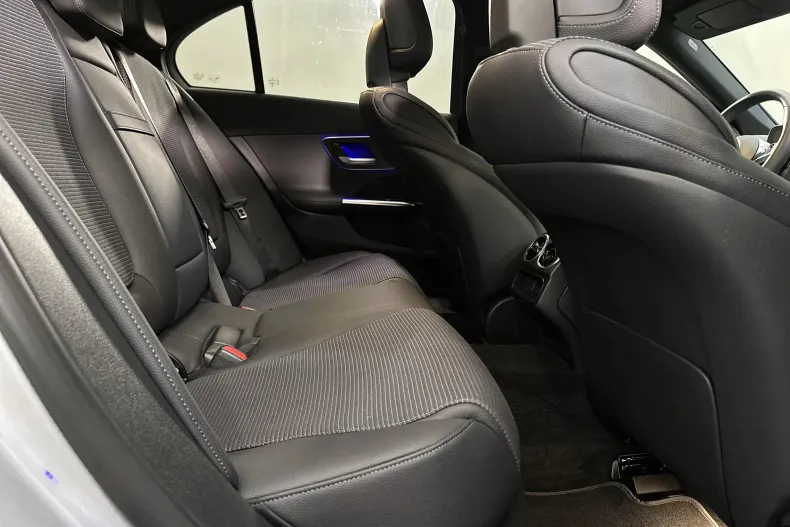 Mercedes-Benz C din 2024 cu 15.598 km - oferta MER132859 - foto 13