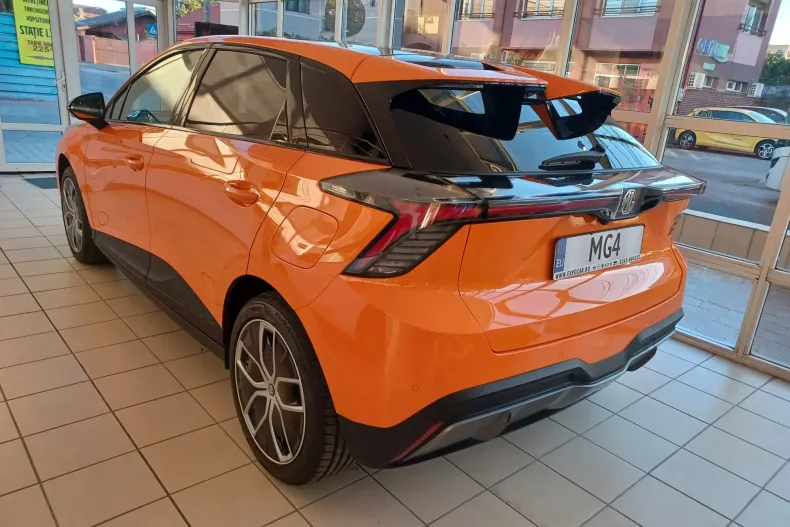 MG MG4 din 2023 cu 10 km - oferta MG0133125 - foto 4