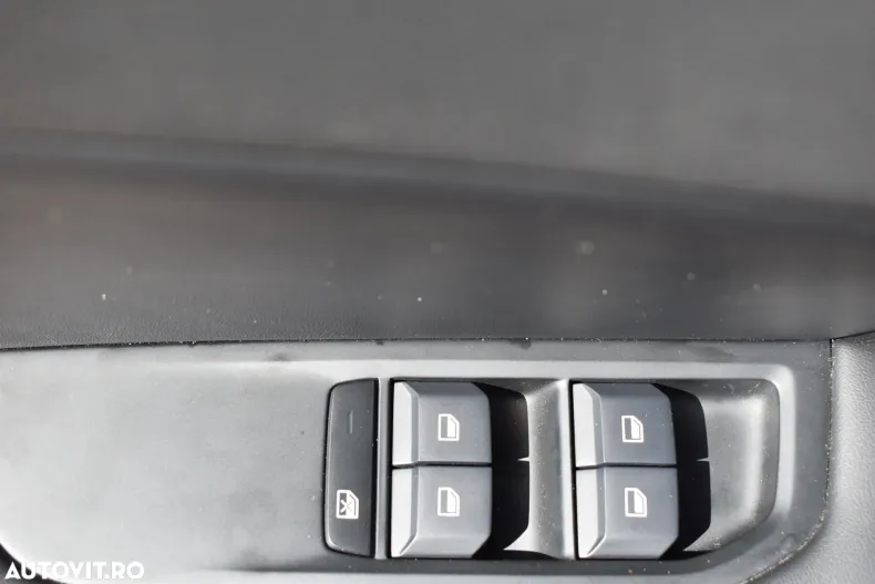 MG MG4 din 2024 cu 8.500 km - oferta MG0133441 - foto 12