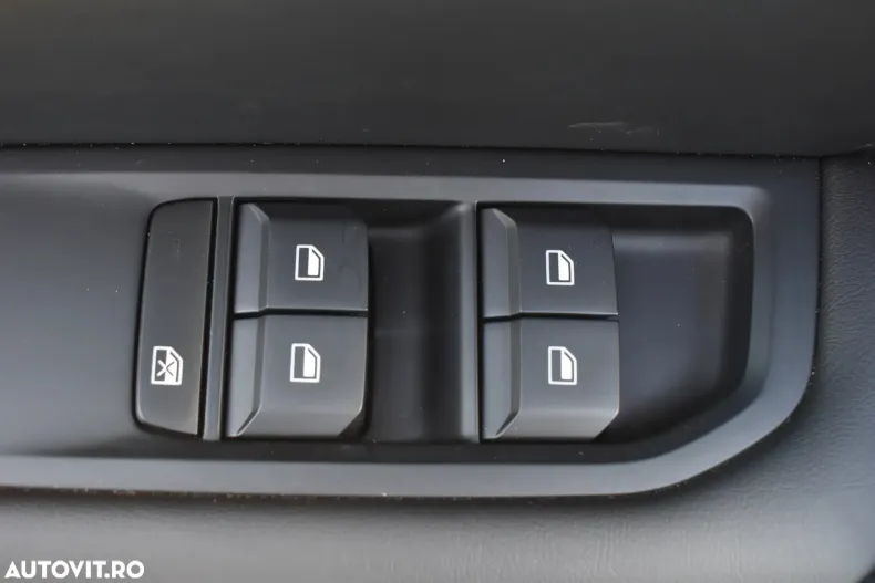 MG MG4 din 2024 cu 2.350 km - oferta MG0133442 - foto 12