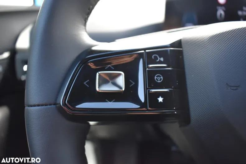 MG MG4 din 2024 cu 2.350 km - oferta MG0133442 - foto 13